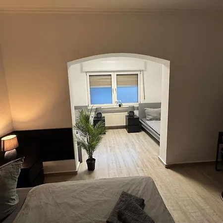 Frankfurter 21 Haus - 2 We, 2 Kuechen, 2 Baeder, 6 Sz, 19 Betten Apartmán *