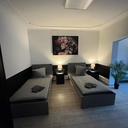 Apartmán Frankfurter 21 Haus - 2 We, 2 Kuechen, 2 Baeder, 6 Sz, 19 Betten Siegburg