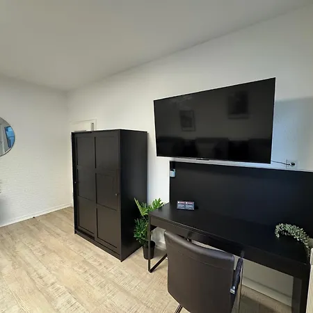 Frankfurter 21 Haus - 2 We, 2 Kuechen, 2 Baeder, 6 Sz, 19 Betten Apartmán