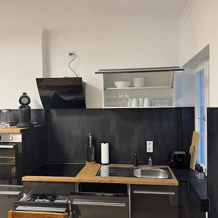 Frankfurter 21 Haus - 2 We, 2 Kuechen, 2 Baeder, 6 Sz, 19 Betten Apartmán *