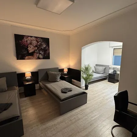 Frankfurter 21 Haus - 2 We, 2 Kuechen, 2 Baeder, 6 Sz, 19 Betten Apartmán *