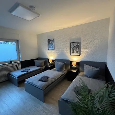 Frankfurter 21 Haus - 2 We, 2 Kuechen, 2 Baeder, 6 Sz, 19 Betten *