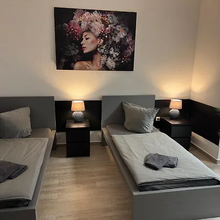 Frankfurter 21 Haus - 2 We, 2 Kuechen, 2 Baeder, 6 Sz, 19 Betten Apartmán Siegburg