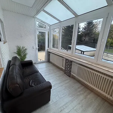 Frankfurter 21 Haus - 2 We, 2 Kuechen, 2 Baeder, 6 Sz, 19 Betten Apartmán *