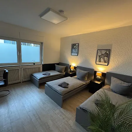 Frankfurter 21 Haus - 2 We, 2 Kuechen, 2 Baeder, 6 Sz, 19 Betten Apartmán *