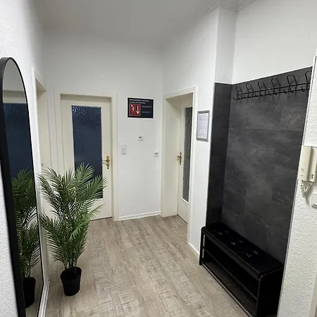 Frankfurter 21 Haus - 2 We, 2 Kuechen, 2 Baeder, 6 Sz, 19 Betten Siegburg