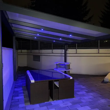 Frankfurter 21 Haus - 2 We, 2 Kuechen, 2 Baeder, 6 Sz, 19 Betten