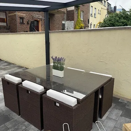 Frankfurter 21 Haus - 2 We, 2 Kuechen, 2 Baeder, 6 Sz, 19 Betten Apartmán *