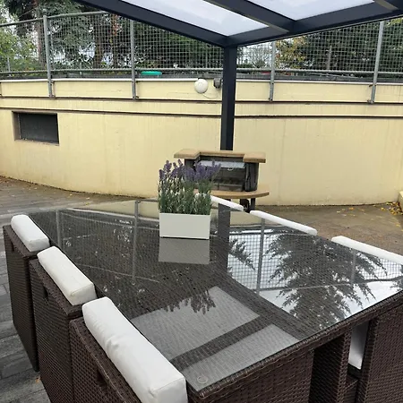 Apartmán Frankfurter 21 Haus - 2 We, 2 Kuechen, 2 Baeder, 6 Sz, 19 Betten Siegburg