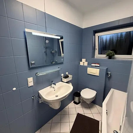 Apartmán Frankfurter 21 Haus - 2 We, 2 Kuechen, 2 Baeder, 6 Sz, 19 Betten Siegburg