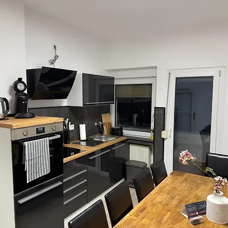 Frankfurter 21 Haus - 2 We, 2 Kuechen, 2 Baeder, 6 Sz, 19 Betten Apartmán