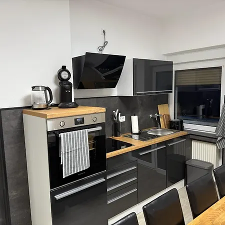 Frankfurter 21 Haus - 2 We, 2 Kuechen, 2 Baeder, 6 Sz, 19 Betten Apartmán *