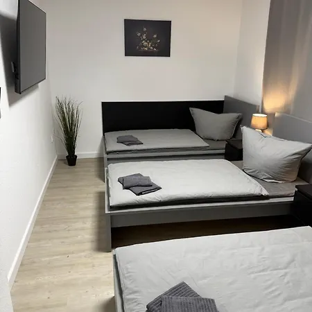 Frankfurter 21 Haus - 2 We, 2 Kuechen, 2 Baeder, 6 Sz, 19 Betten Apartmán Siegburg