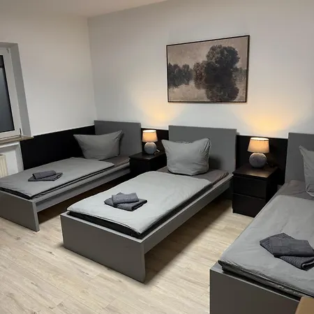 Frankfurter 21 Haus - 2 We, 2 Kuechen, 2 Baeder, 6 Sz, 19 Betten Apartmán Siegburg