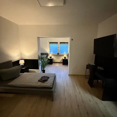 Apartmán Frankfurter 21 Haus - 2 We, 2 Kuechen, 2 Baeder, 6 Sz, 19 Betten