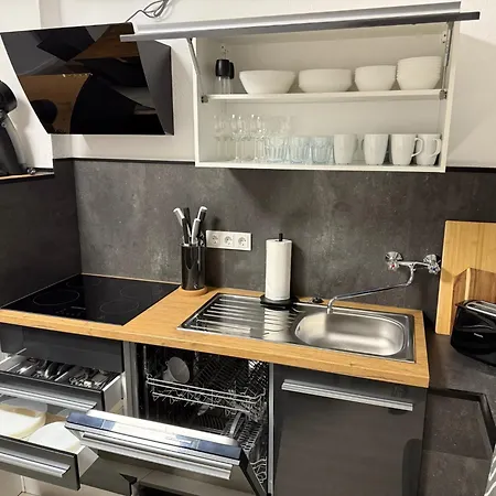 Frankfurter 21 Haus - 2 We, 2 Kuechen, 2 Baeder, 6 Sz, 19 Betten * Siegburg