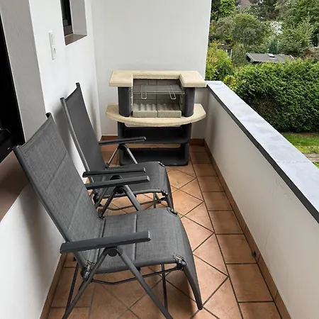 Frankfurter 21 Haus - 2 We, 2 Kuechen, 2 Baeder, 6 Sz, 19 Betten Siegburg