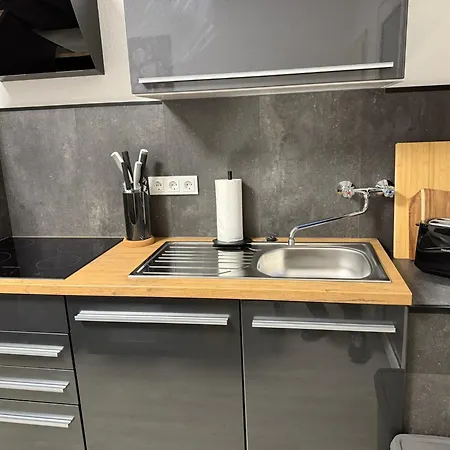 Frankfurter 21 Haus - 2 We, 2 Kuechen, 2 Baeder, 6 Sz, 19 Betten Apartmán