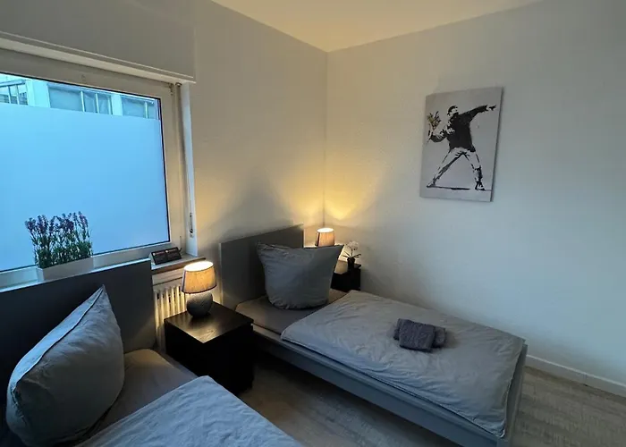 Frankfurter 21 Haus - 2 We, 2 Kuechen, 2 Baeder, 6 Sz, 19 Betten Appartamento *