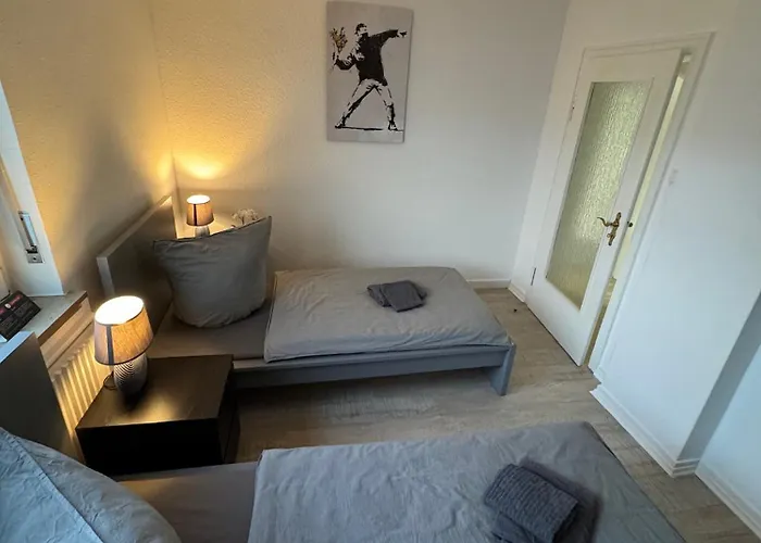 Frankfurter 21 Haus - 2 We, 2 Kuechen, 2 Baeder, 6 Sz, 19 Betten