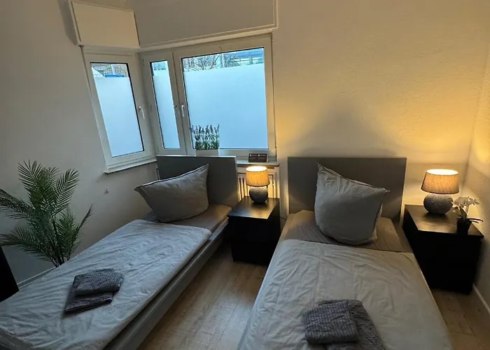 Frankfurter 21 Haus - 2 We, 2 Kuechen, 2 Baeder, 6 Sz, 19 Betten *