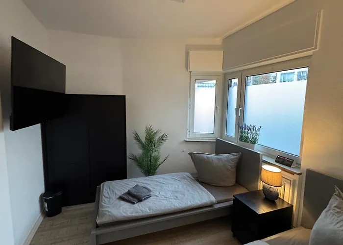 Frankfurter 21 Haus - 2 We, 2 Kuechen, 2 Baeder, 6 Sz, 19 Betten Siegburg