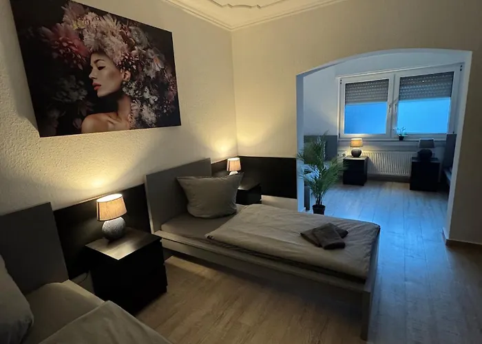 Frankfurter 21 Haus - 2 We, 2 Kuechen, 2 Baeder, 6 Sz, 19 Betten