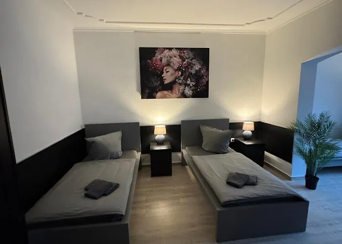 Appartamento Frankfurter 21 Haus - 2 We, 2 Kuechen, 2 Baeder, 6 Sz, 19 Betten Siegburg