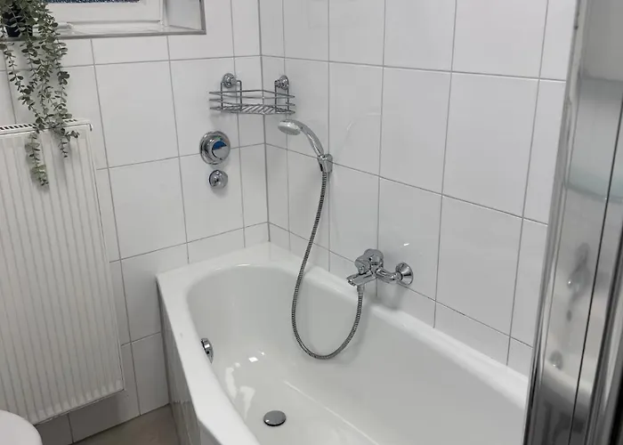 Frankfurter 21 Haus - 2 We, 2 Kuechen, 2 Baeder, 6 Sz, 19 Betten *