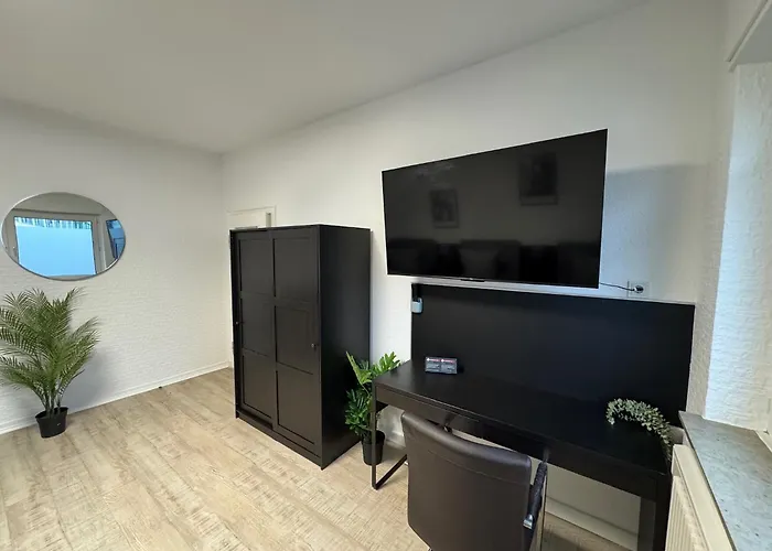 Frankfurter 21 Haus - 2 We, 2 Kuechen, 2 Baeder, 6 Sz, 19 Betten Appartamento