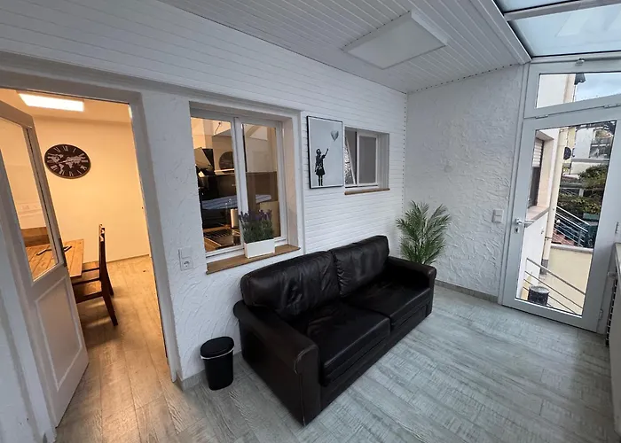 Frankfurter 21 Haus - 2 We, 2 Kuechen, 2 Baeder, 6 Sz, 19 Betten Siegburg