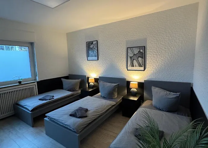 Frankfurter 21 Haus - 2 We, 2 Kuechen, 2 Baeder, 6 Sz, 19 Betten *