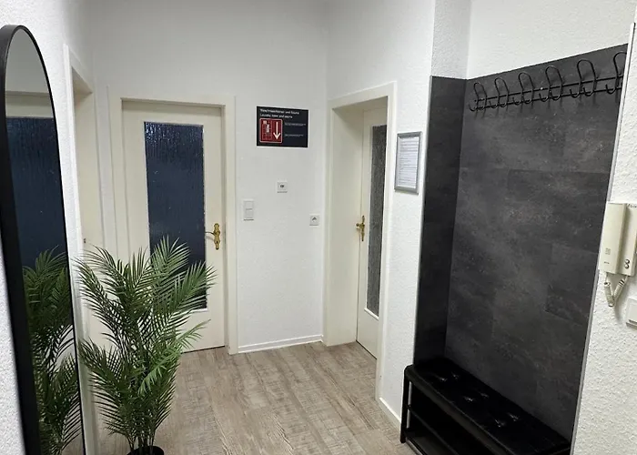 Frankfurter 21 Haus - 2 We, 2 Kuechen, 2 Baeder, 6 Sz, 19 Betten Siegburg