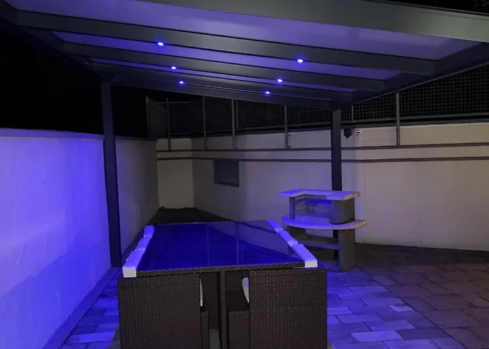 Frankfurter 21 Haus - 2 We, 2 Kuechen, 2 Baeder, 6 Sz, 19 Betten Appartamento Siegburg