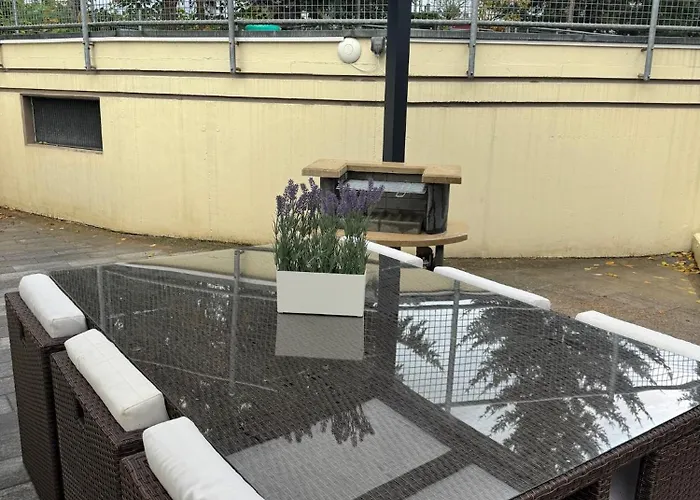 Appartamento Frankfurter 21 Haus - 2 We, 2 Kuechen, 2 Baeder, 6 Sz, 19 Betten Siegburg