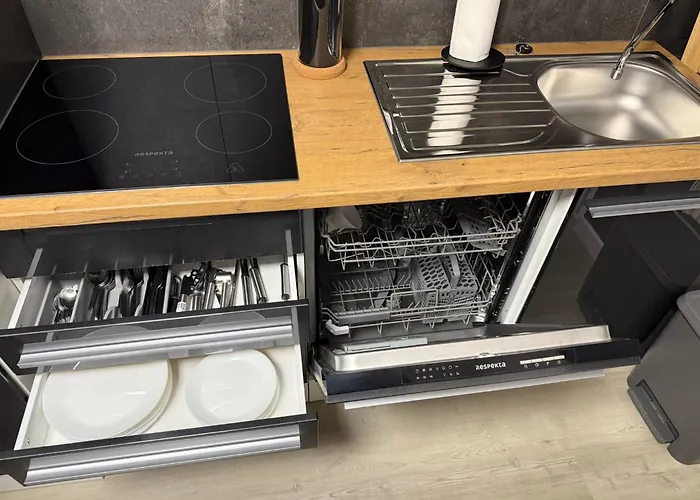 Appartamento Frankfurter 21 Haus - 2 We, 2 Kuechen, 2 Baeder, 6 Sz, 19 Betten Siegburg