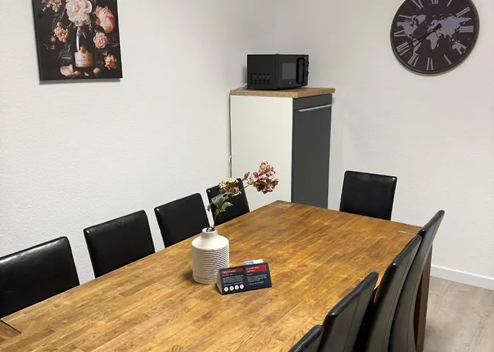 Frankfurter 21 Haus - 2 We, 2 Kuechen, 2 Baeder, 6 Sz, 19 Betten *