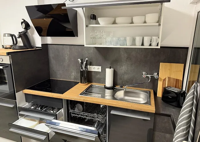 Frankfurter 21 Haus - 2 We, 2 Kuechen, 2 Baeder, 6 Sz, 19 Betten * Siegburg