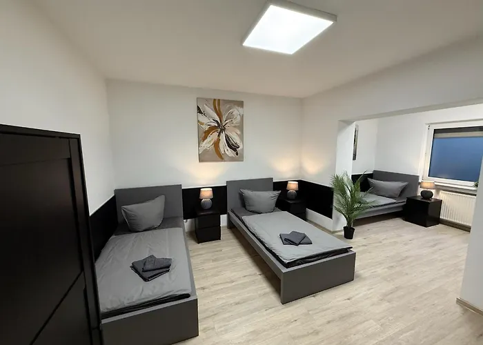 Frankfurter 21 Haus - 2 We, 2 Kuechen, 2 Baeder, 6 Sz, 19 Betten Siegburg