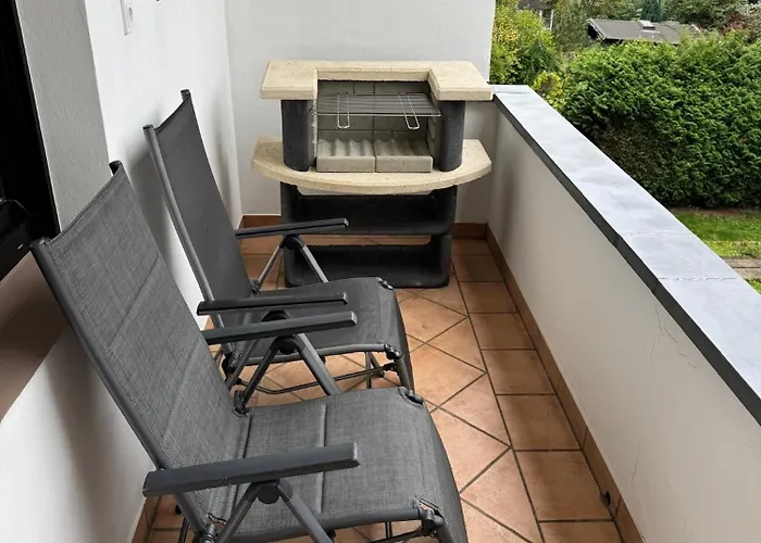 Frankfurter 21 Haus - 2 We, 2 Kuechen, 2 Baeder, 6 Sz, 19 Betten Siegburg