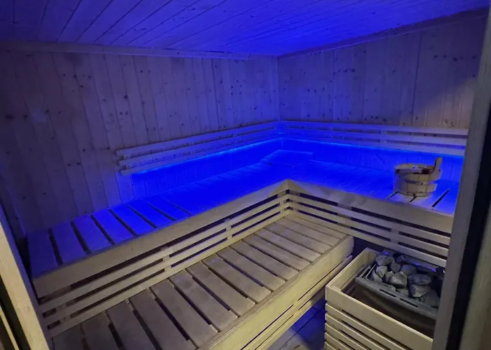 Appartamento Frankfurter 21 Haus - 2 We, 2 Kuechen, 2 Baeder, 6 Sz, 19 Betten Siegburg