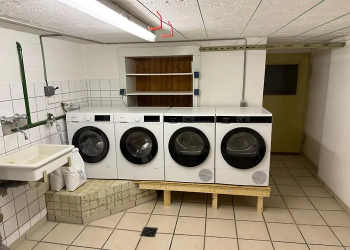 Appartamento Frankfurter 21 Haus - 2 We, 2 Kuechen, 2 Baeder, 6 Sz, 19 Betten